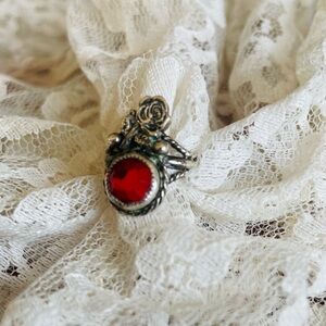 5gm Stamped Sterling Silver Red CZ Flower Ring
Size 6.5.